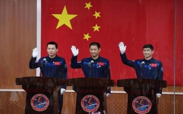 功勋人物先进事迹5篇