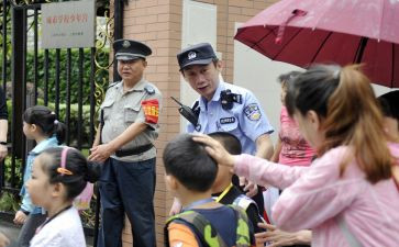 爱护校园环境的倡议书8篇