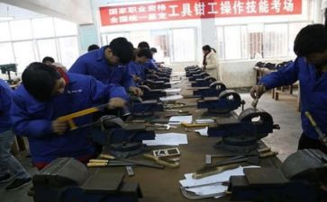 钳工月报告总结5篇