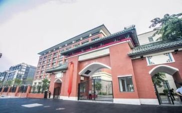 学校我的学校作文7篇