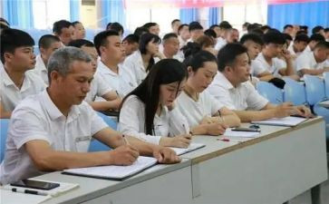 政教主任某的述职报告8篇