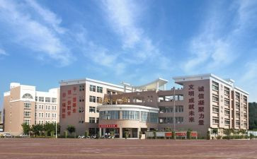 职校毕业自我鉴定参考8篇